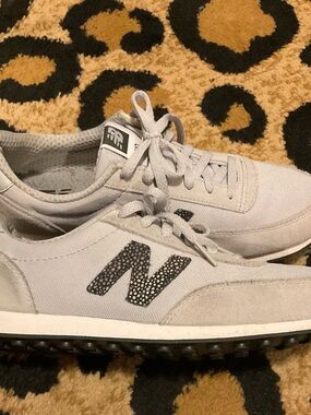 New Balance Light Gray Casual Lace-Up Sneakers with Speckled Black 'N'